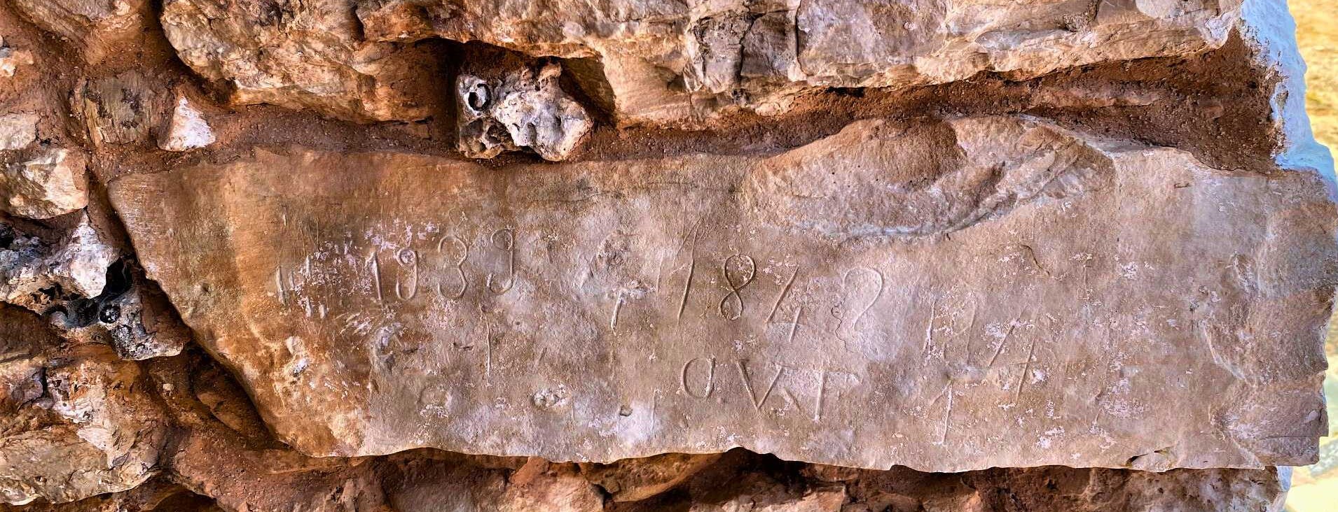Incisione originale del 1842 sulla pietra della Pajara alle Macchie